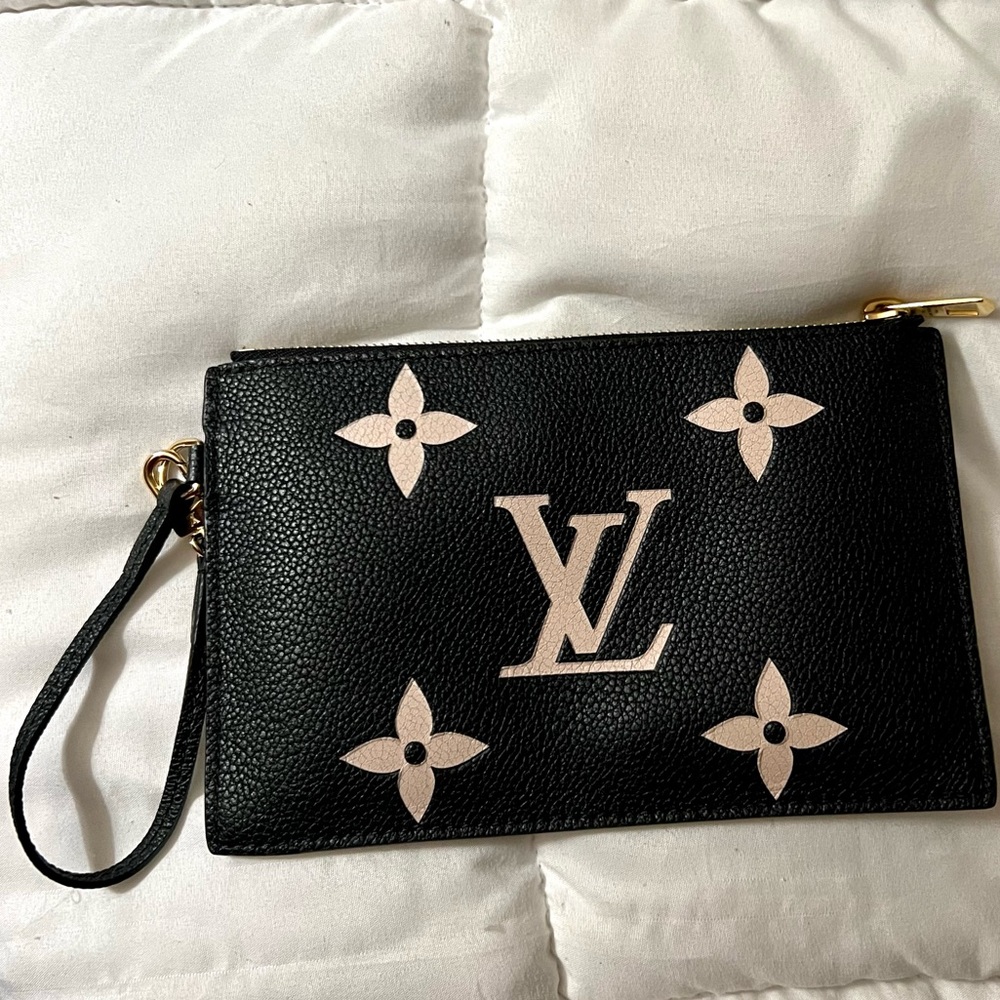 👑✅PRICE FIRM✅ AUTHENTIC Louis Vuitton Bicolor Pouch - Picture 3 of 15